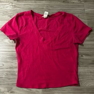 Women's V-Neck Short Sleeve Tee in Fuchsia Pink